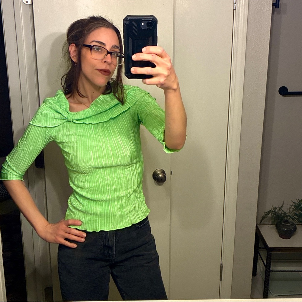 Vintage CDW Petite Vibrant Green Pleated Lettuce Hem Collard Blouse